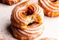 Classic French Cruller Donuts: Light, Crispy Pastry Recipe