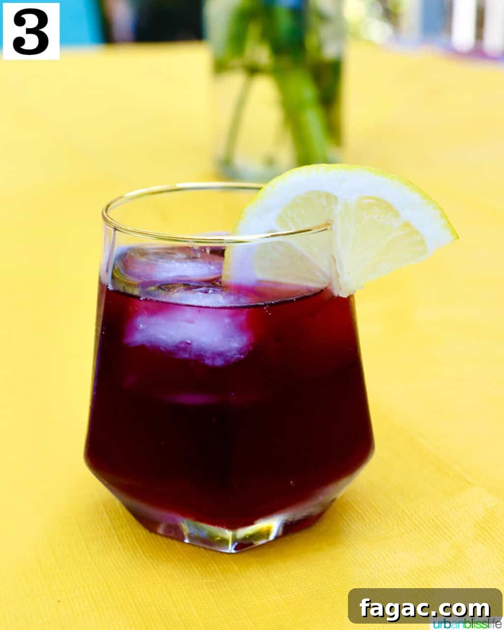 Authentic Tinto de Verano Recipe: Refreshing Spanish Wine Cooler 7 glass of tinto de verano wine cocktail with lemon slice.