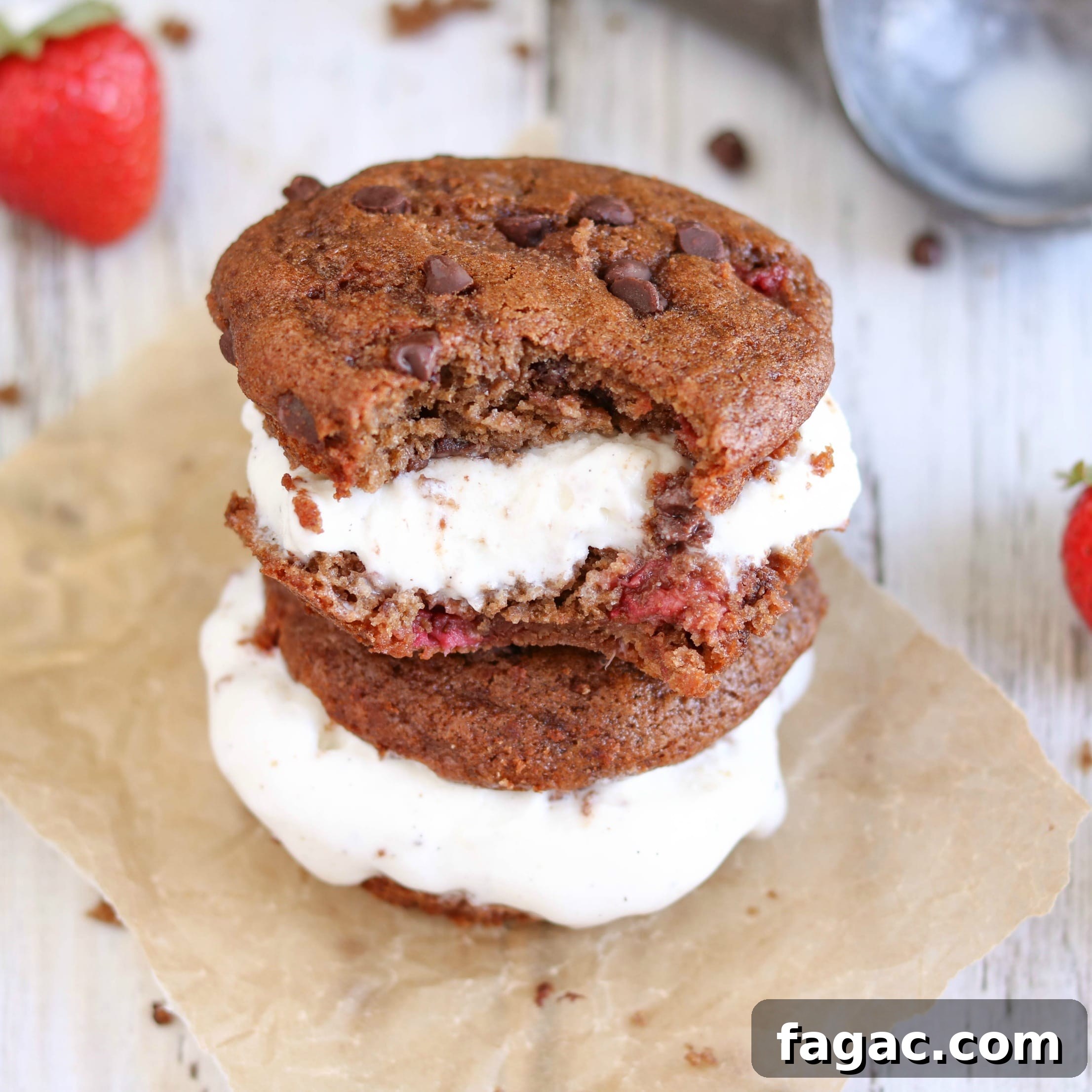 Take delicious, healthy breakfast muffins … add ice cream … and you’ve got a decadent dessert! Muffin Ice Cream Sandwiches square