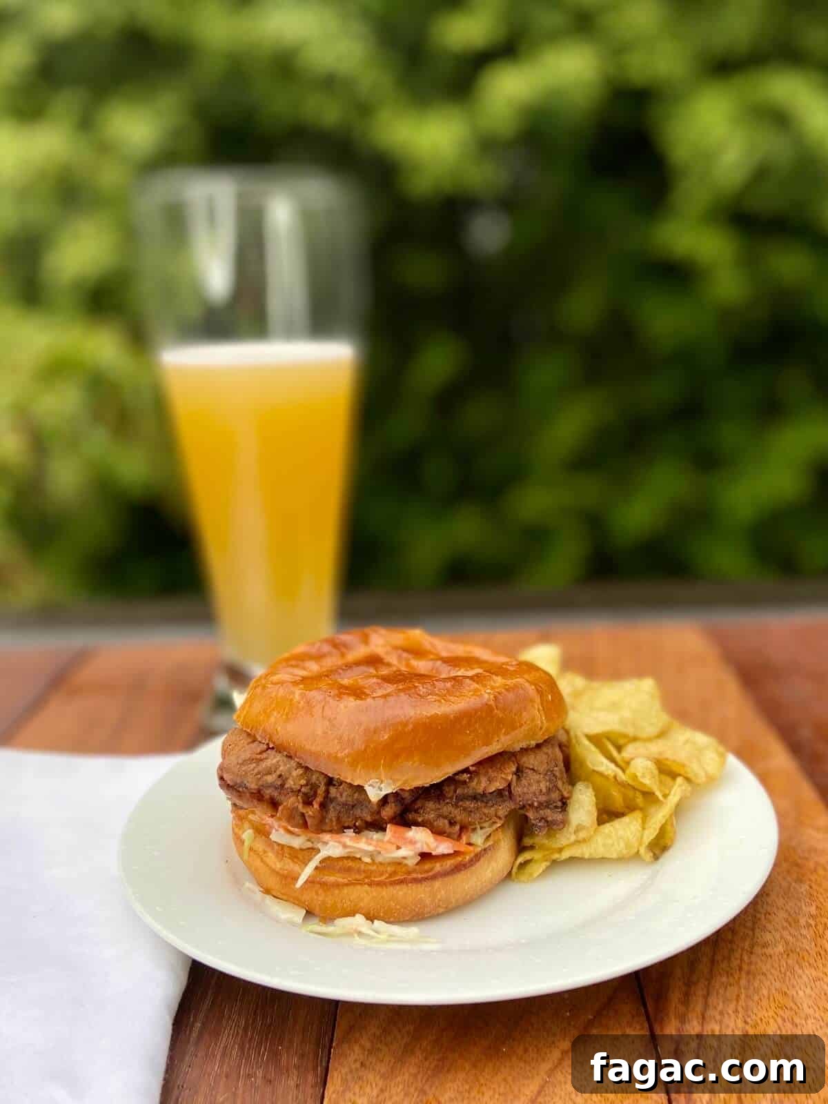 Crispy Chicken Burger (Photo by Erich Boenzli)