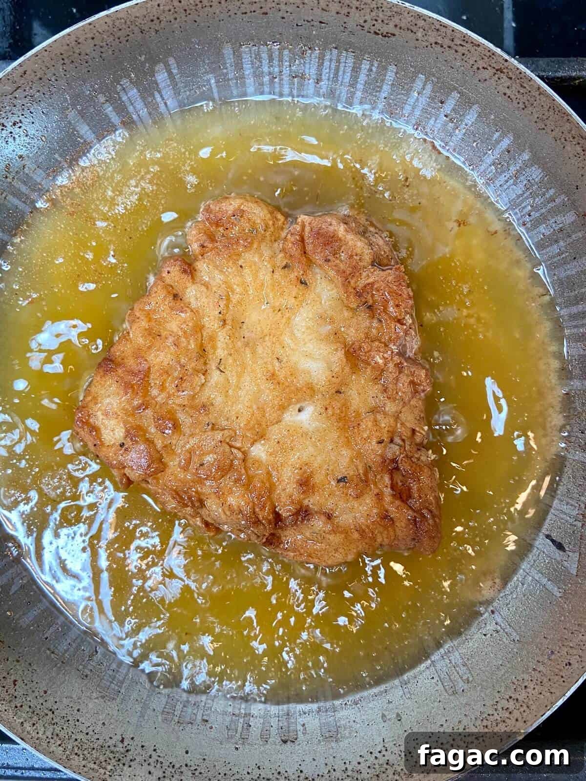 Crispy Chicken Burger (Photo by Erich Boenzli)