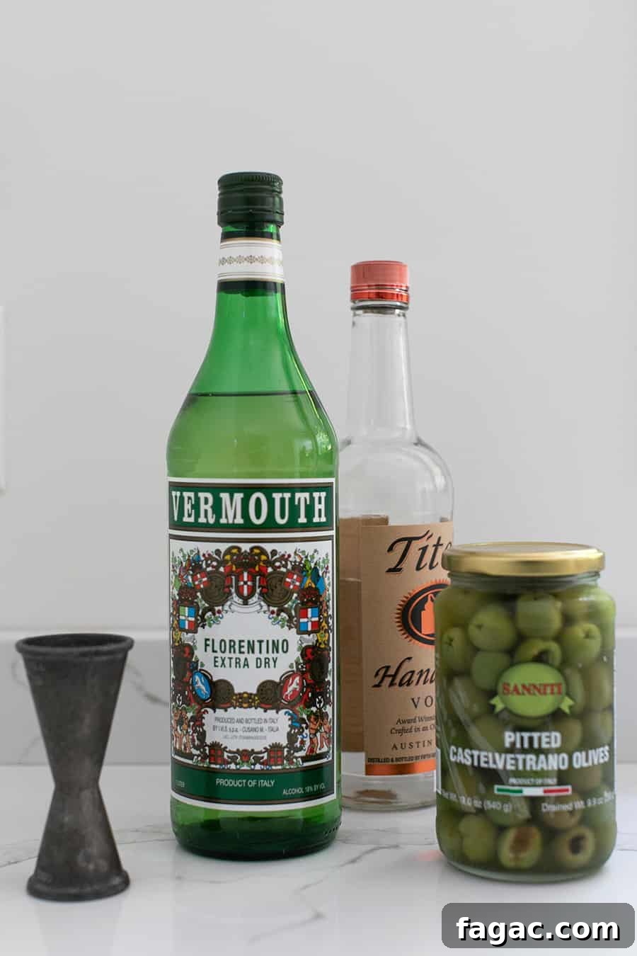Dirty Martini Recipe: Tips for the Classic Cocktail 4 ingredients to make a dirty martini